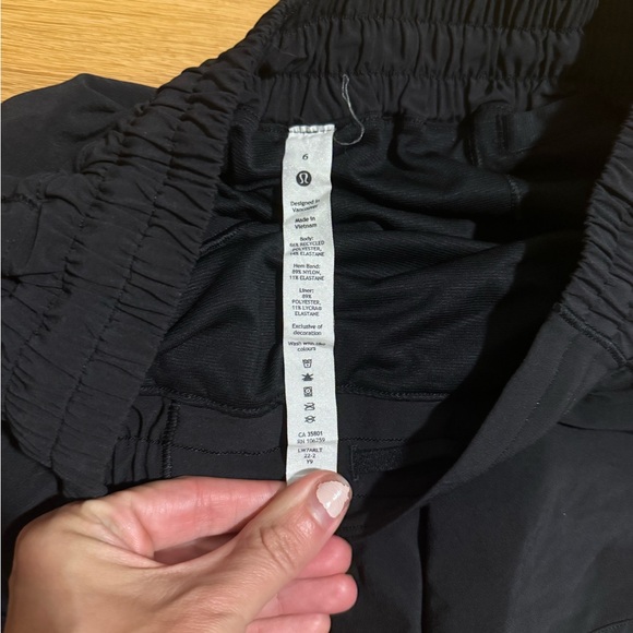 Lululemon Hotty Hot LR Short 4" BLK - Picture 3 of 3